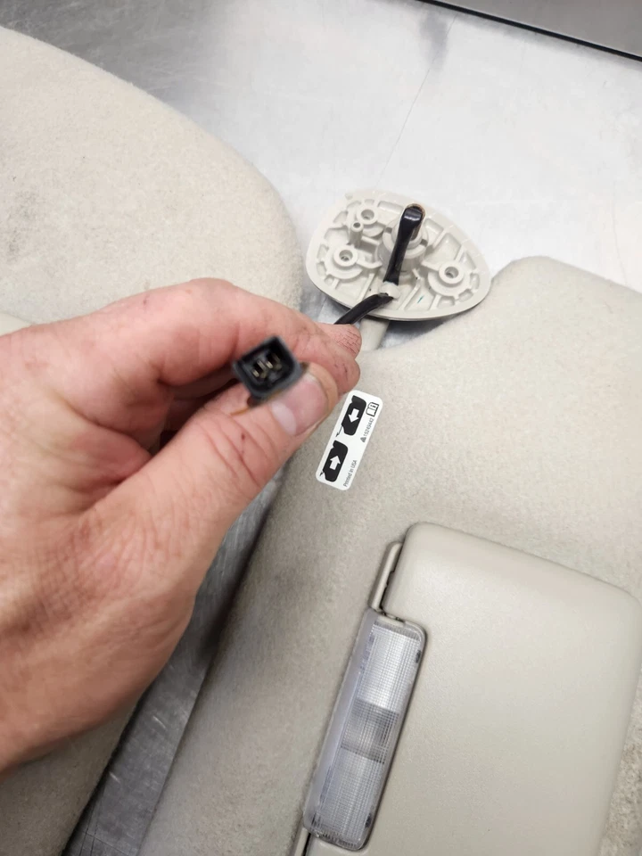 05-07 GMC Envoy XL XUV GM Parasol Iluminado Delantero Izquierdo Izquierdo y Derecho Derecho Beige Foto 3 de 4