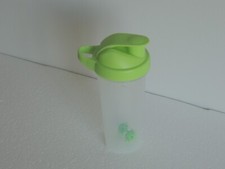 BlenderBottle 20 oz Water Bottle/Shaker Green /Clear BPA Free Measurment on side