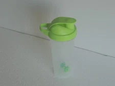 BlenderBottle 20 oz Water Bottle/Shaker Green /Clear BPA Free Measurment on side