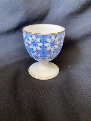 Antiker Royal Crown Derby EIERBECHER Gänseblümchenmuster .markiert und datiert 1880. Atemberaubend