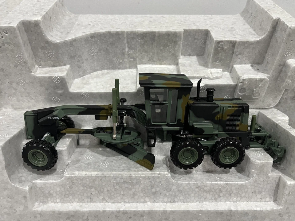 Norscot - Caterpillar CAT Military 140H Motor Grader - 55111 - 1:50 - Mint/New - Image 3 of 4