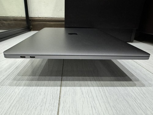 Apple MacBook Pro Retina 15.4” 2018 256GB SSD 32GB Ram 2.9GHz 6-Core i9 Pro 560X - Afbeelding 13 van 18