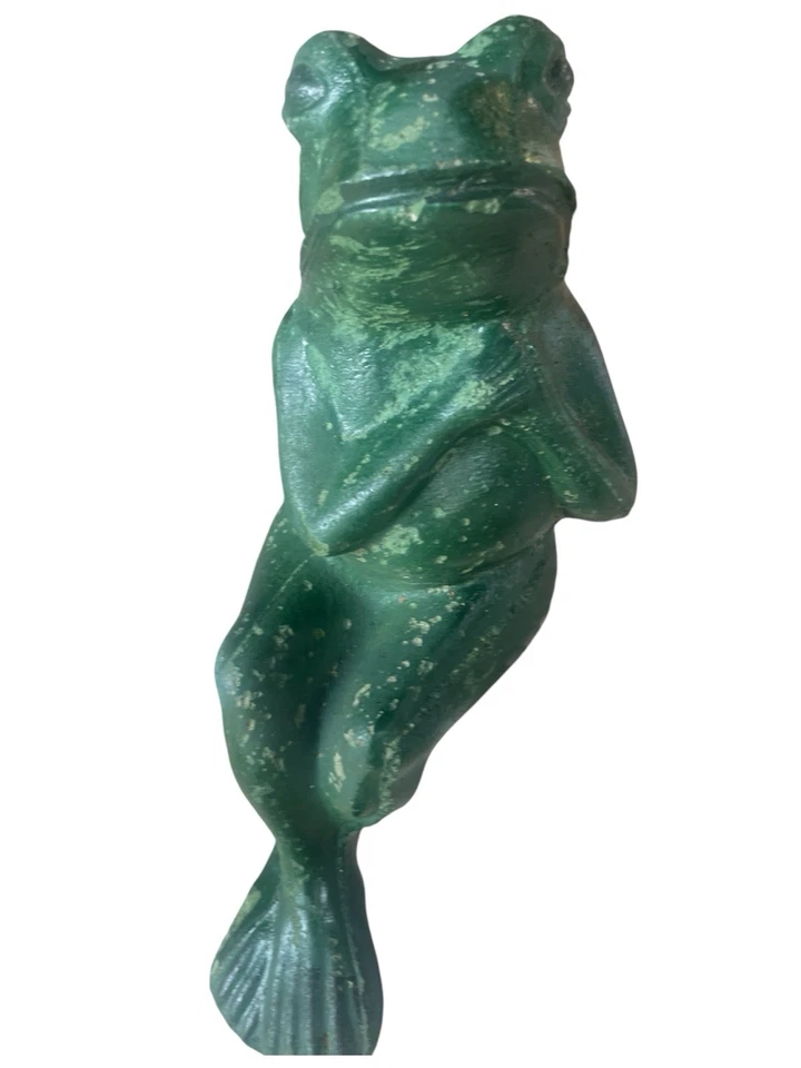 Estatua vintage de RANA SENTADA DE HORMIGÓN jardín césped estanque desgastada 1950 poste de acero Foto 3 de 4