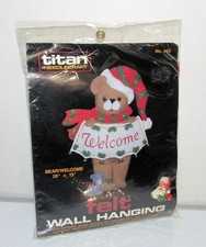Vintage Titan Holiday Felt Wall Hanging Kit 443 Bear Welcome