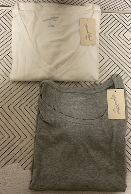   Universal Thread Women's Round/V-neck Gray & White Shirt Size 2X LOT OF 2 