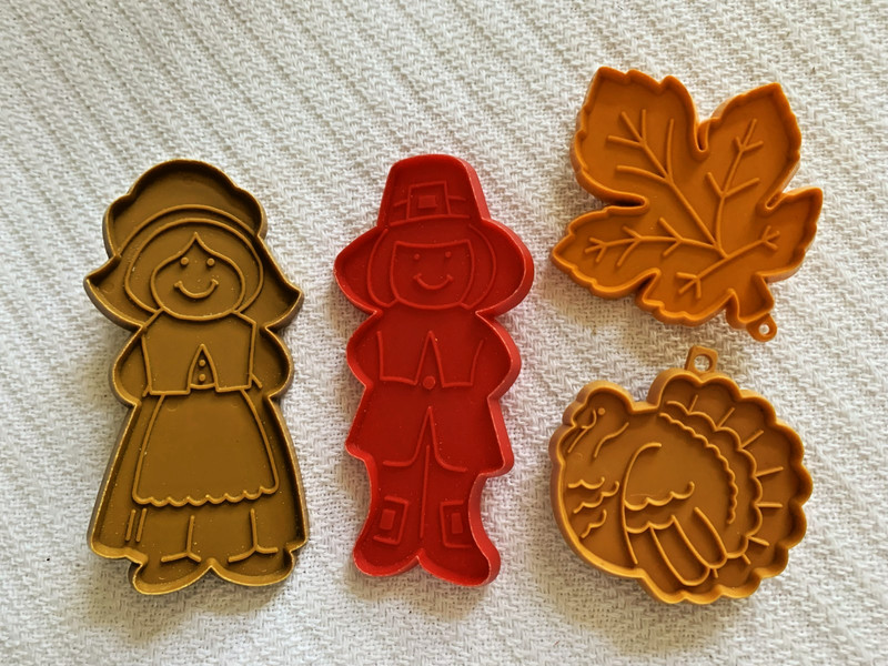 VTG THANKSGIVNG hallmark cookie cutters plastic Lot 4 Turkey Pilgrims Maple leaf