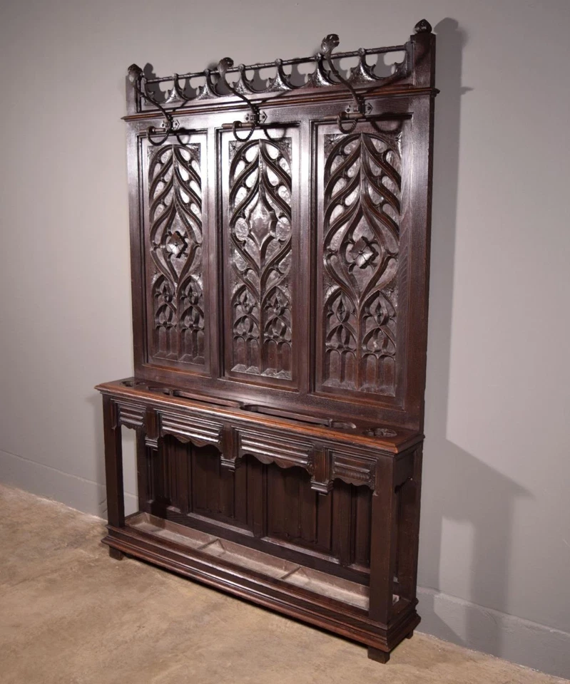 Antiguo soporte gótico francés para árbol/salón/abrigo/sombrero en madera maciza de castaño Foto 3 de 4