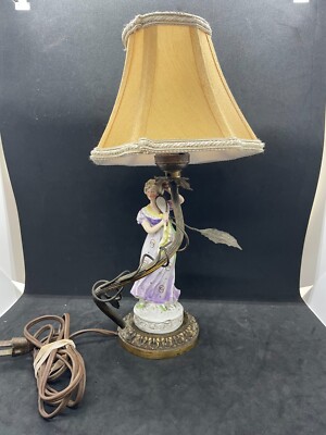 13'' H Vtg Boudoir Lamp Twisted Metal Stem & leaves w/Woman Looking in Mirror