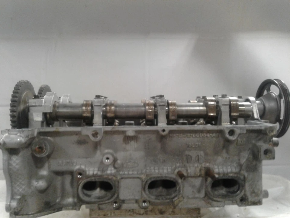 Used Left Engine Cylinder Head fits: 2002 Mercury Cougar 6 cylinder 2.5L VIN L 8 Foto 2 de 4