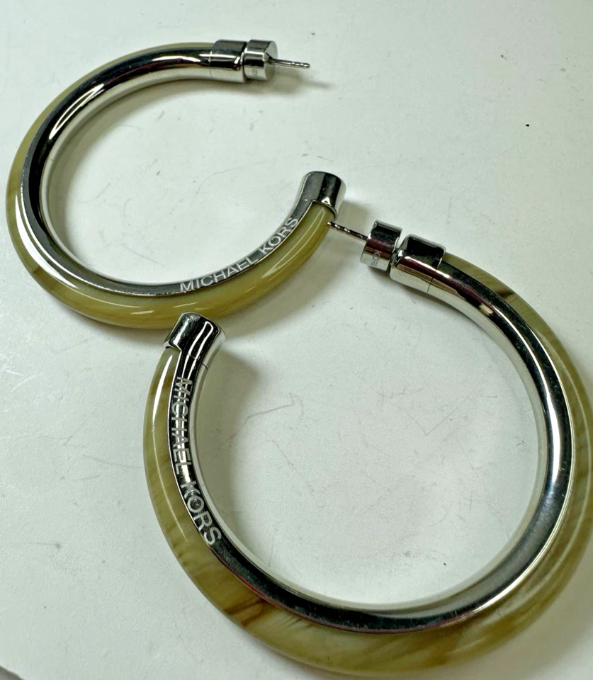 Pendientes Michael Kors Aros Remolino Firmado Pierced Silvetone Foto 2 de 4