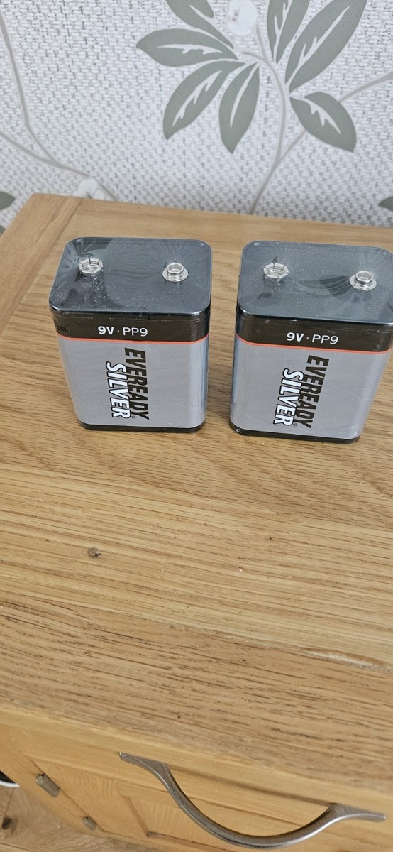 Eveready Silver 9V PP9 Battery (Male and Female Snap-In Terminals