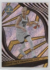 2022 Panini Revolution WNBA Courtney Vandersloot #32 1mz7