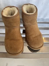 Ugg Ultra Mini II Classic Boot, Chestnut Suede, Size 5 EUC