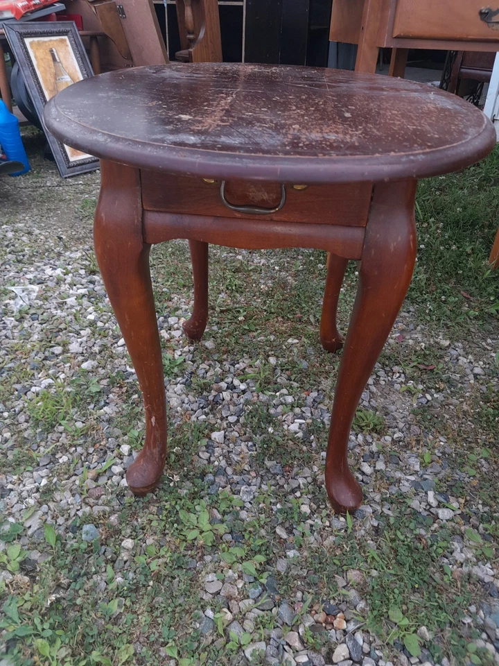 Mid Century Queen Anne Small Oval Cherry End Table Solid But Needs A Shine  - Image 2 of 3