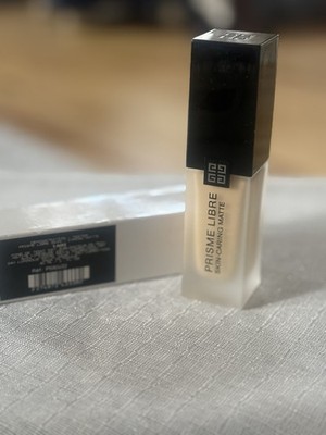 Givenchy Prisme Libre Skin-Caring Matte Foundation   1-N95  1 oz /30 ml /BNWB