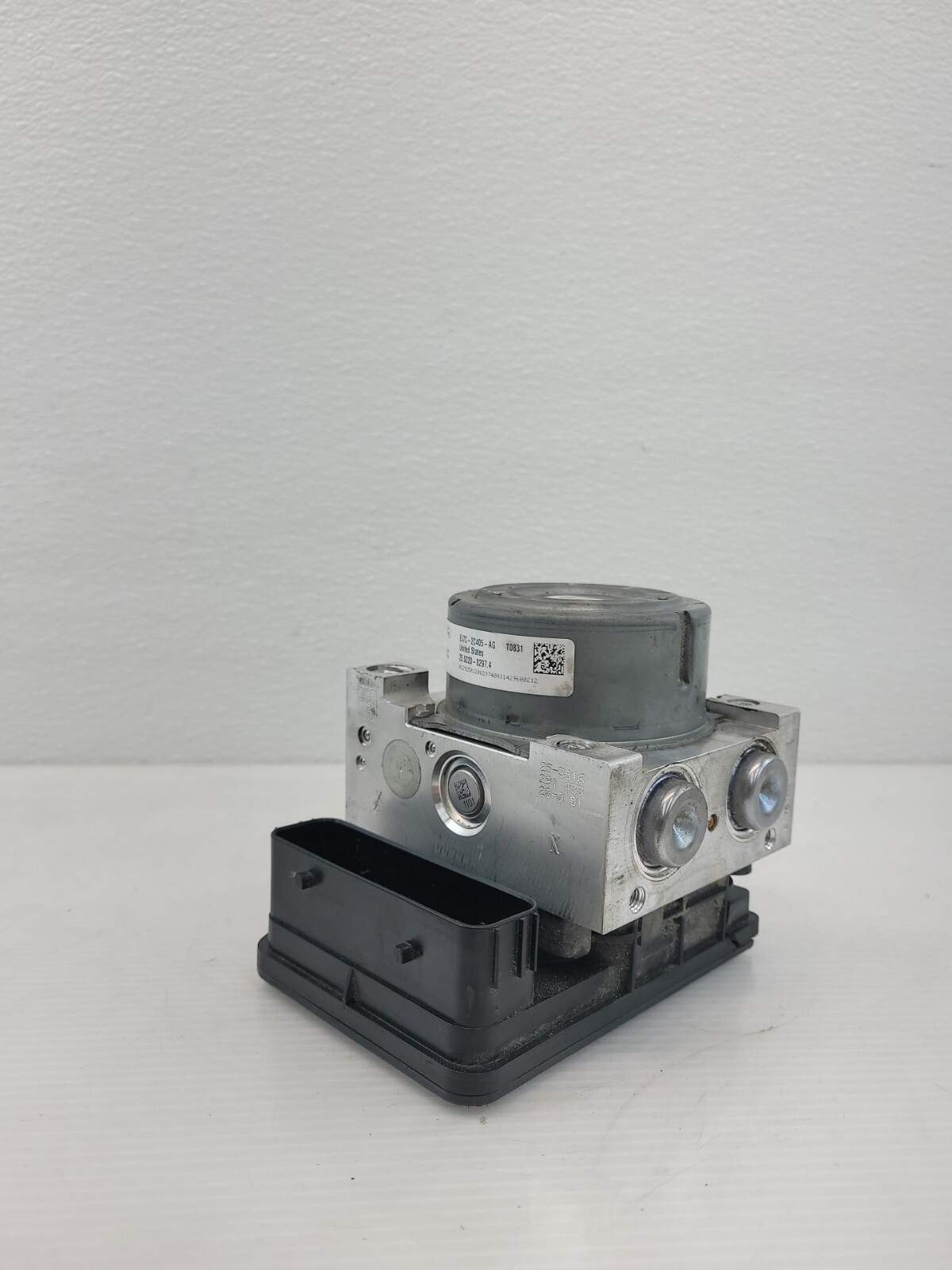 2016 15 17 LINCOLN MKC ABS ANTI LOCK BRAKE PUMP AND MODULE OEM EJ7C