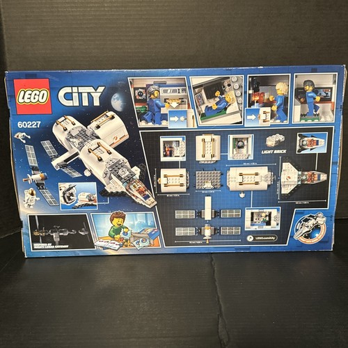 LEGO City Lunar Space Station Space Port 60227 New AFOL - Picture 8 of 10