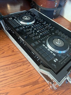 Numark NS7III Motorized DJ Controller w/ Screens   Professional and Tested