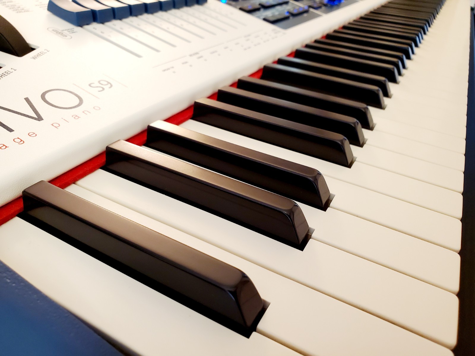 MUST SEE!!! DEXIBELL VIVO S9 PROFESSIONAL STAGE PIANO STILL IN FACTORY BOX!