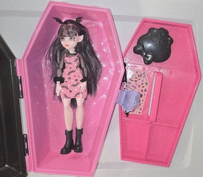 Mattel Monster High Draculaura Fashion Doll & Gore-Ganizer 2022 Generation 3