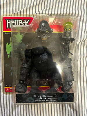Mezco comic Hellboy Kriegaffe No. 10 & Herman Von Klempt Action Figure