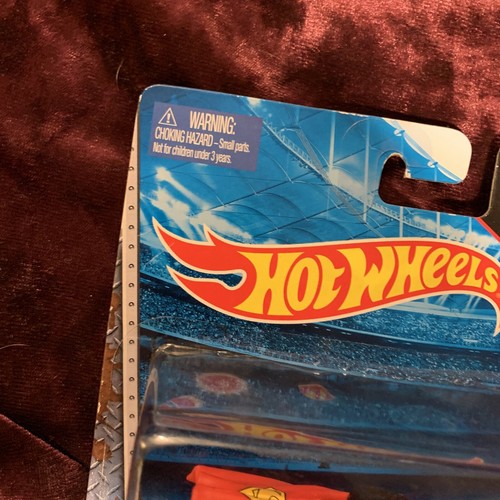 Hot Wheels Off-Road Monster Jam Superman w/ Figure - Picture 2 of 10