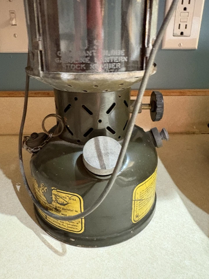 Vintage 1965 Coleman US Military Single Mantle Gasoline Lantern, Quadrant Globe - Image 3 of 4