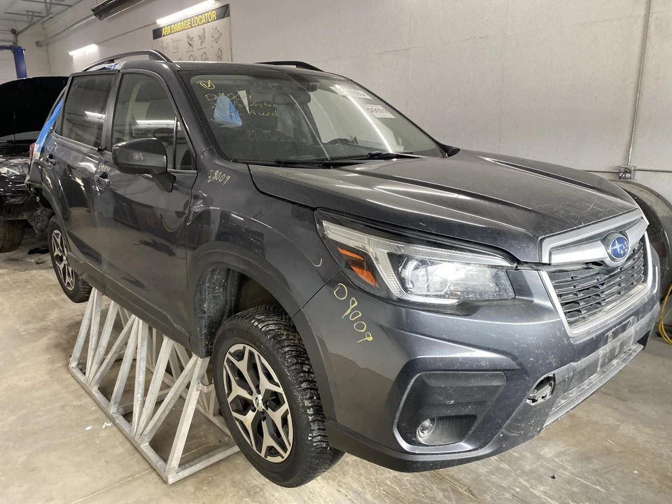 Used Front Center Interior Rear View Mirror fits: 2020 Subaru Forester 2.0L w/o - Image 3 of 4