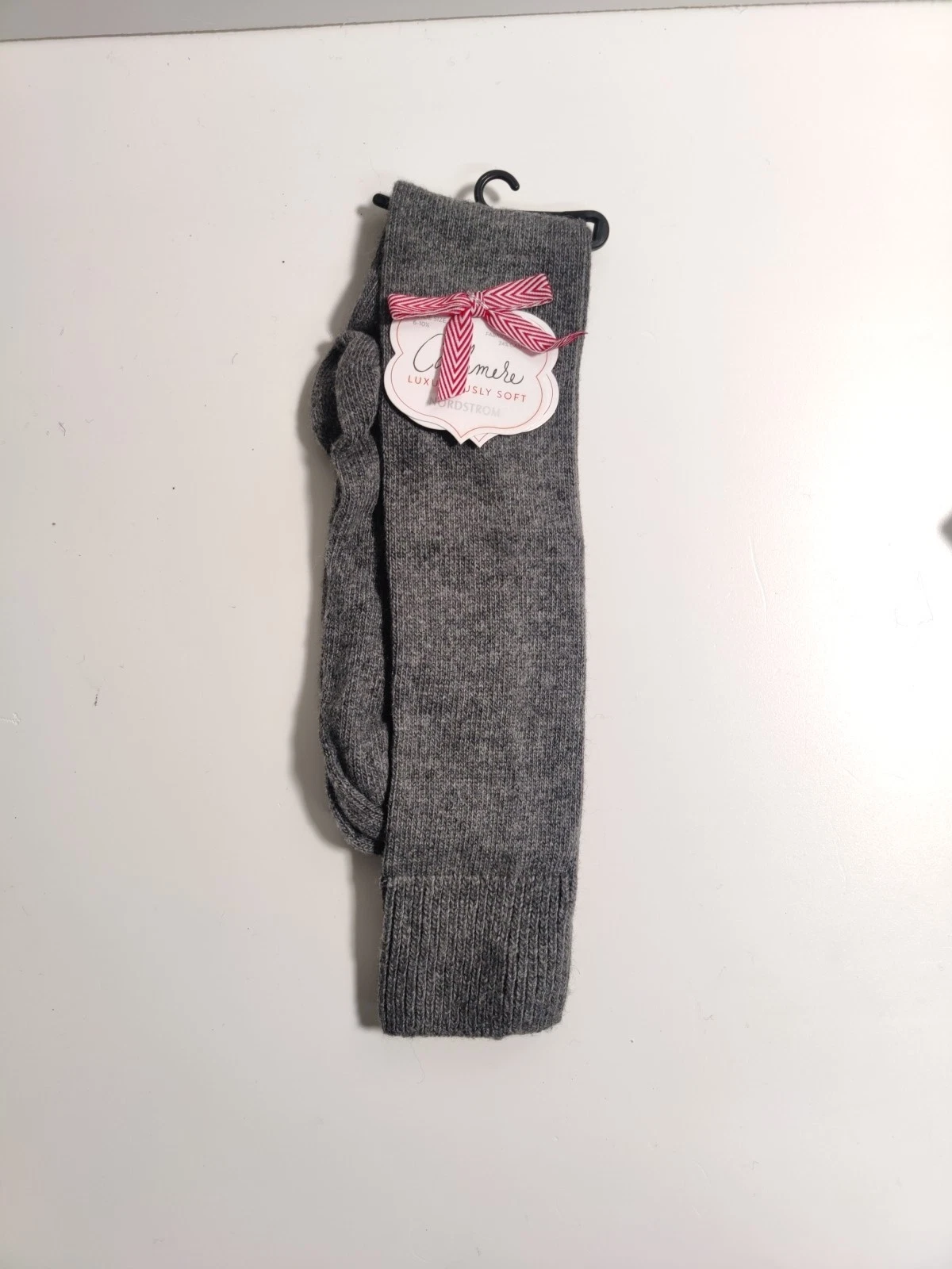Nordstrom-Woman's socks-grey -cashmere blend-NEW WITHOUT TAGS-Made in USA**N16**