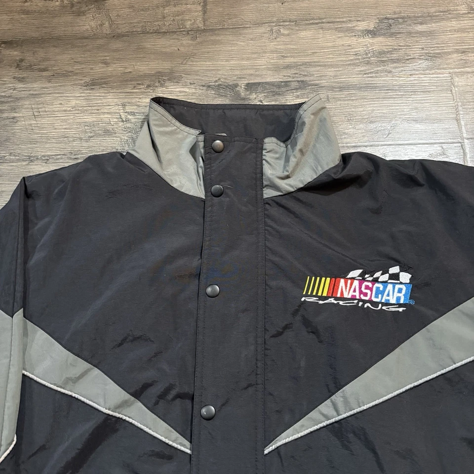 Jaqueta vintage anos 90 preta NASCAR Racing bandeira manga quebra-vento com zíper tamanho G - Imagem 4 de 4
