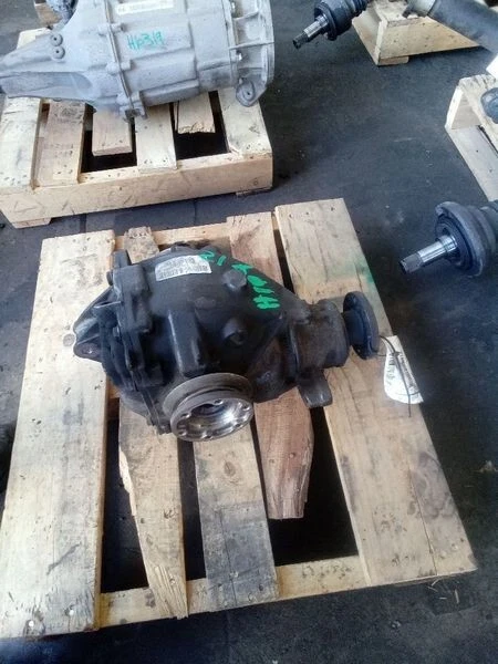 2001-2006 BMW 325i AT Rear Axle Differential Carrier Assembly OEM - Image 3 of 4