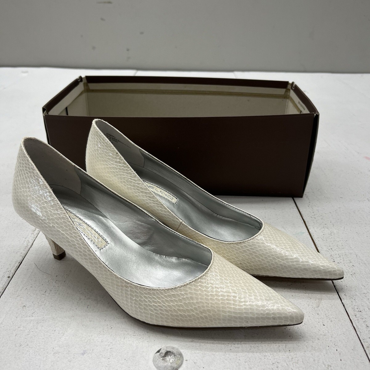 Bandolino White Reptile Embossed Pointed Closed Toe Pumps Heels 2