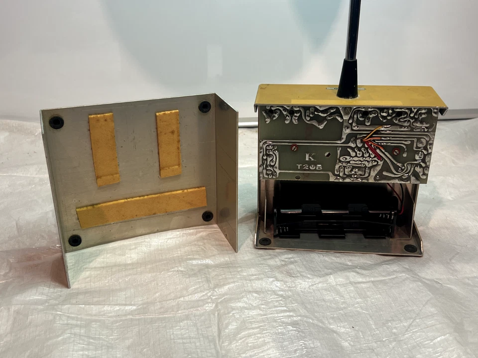 RARE 1972 KRAFT KP-2B 2 CHANNEL AM WIDE BAND TRANSMITTER ON 72.960MHZ WIDE BAND - Image 2 of 4