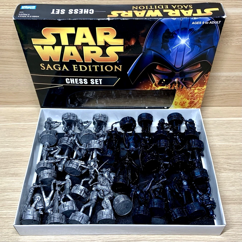 Star Wars Saga Edition Chess Set Parker Brothers Complete Figures & Box Wear SEE - Image 3 of 4