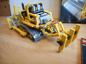 LEGO Technic Power Functions Bulldozer with Box (Lego No: 8275)