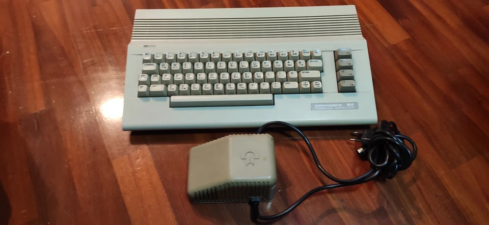 Commodore 64C Made in Hong Kong - Immagine 2 di 4