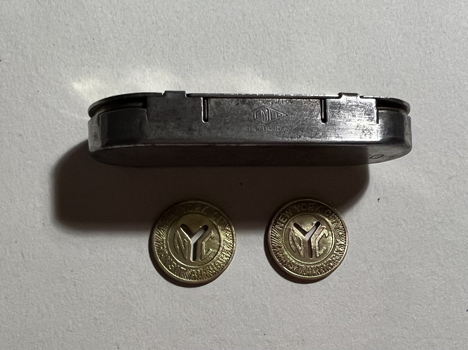 Vtg New York City MTA Subway Transit 5 Tokens & Holder Dispenser（collection）