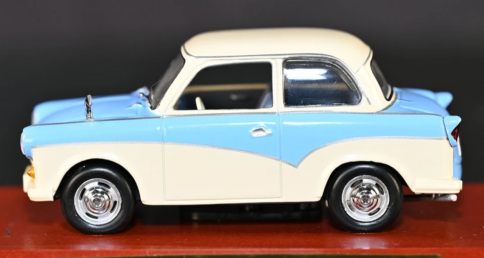 Trabant P50 Limousine Blue & Cream 1:43 Diecast DDR Auto Atlas Verlag ex in box - Image 2 of 4