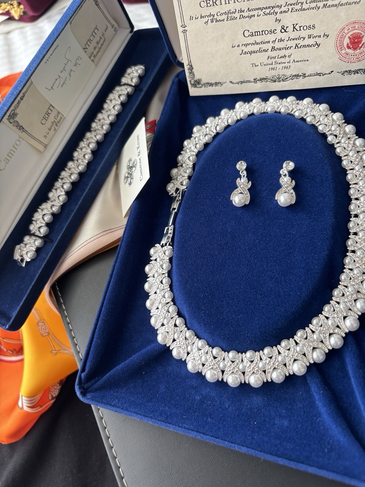 CAMROSE & KROSS JACQUELINE JBK PEARL CRYSTAL NECKLACE BRACELET EARRING SET,COA