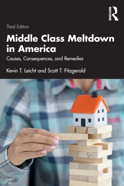 Middle Class Meltdown in America by Kevin T Leicht PAPERBACK 9780367459116