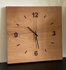 Wanduhr Holz Buche quadratisch