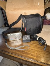Nikon COOLPIX S3100 14MP Digital Camera Silver Zoom with battery charger  bag