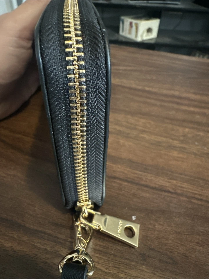 New Black DKNY Wristlet Wallet. - Image 4 of 4