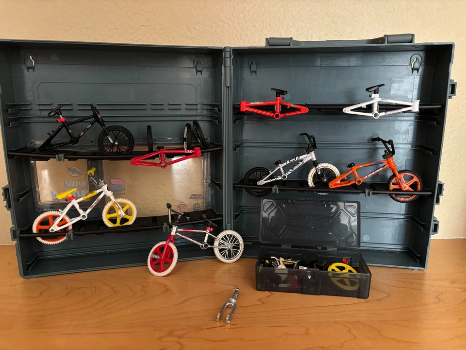 2011 Flick Trix Sunday BMX Display Case Bike Shop Odyssey Bikes & Parts Included - Image 3 of 4