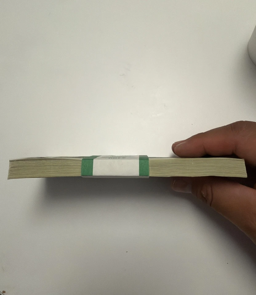 $2 BILL 2017A NEW YORK STAR NOTE PACK BEP STAR STRAP UNCIRCULATED FANCY SERIAL # - Image 4 of 4