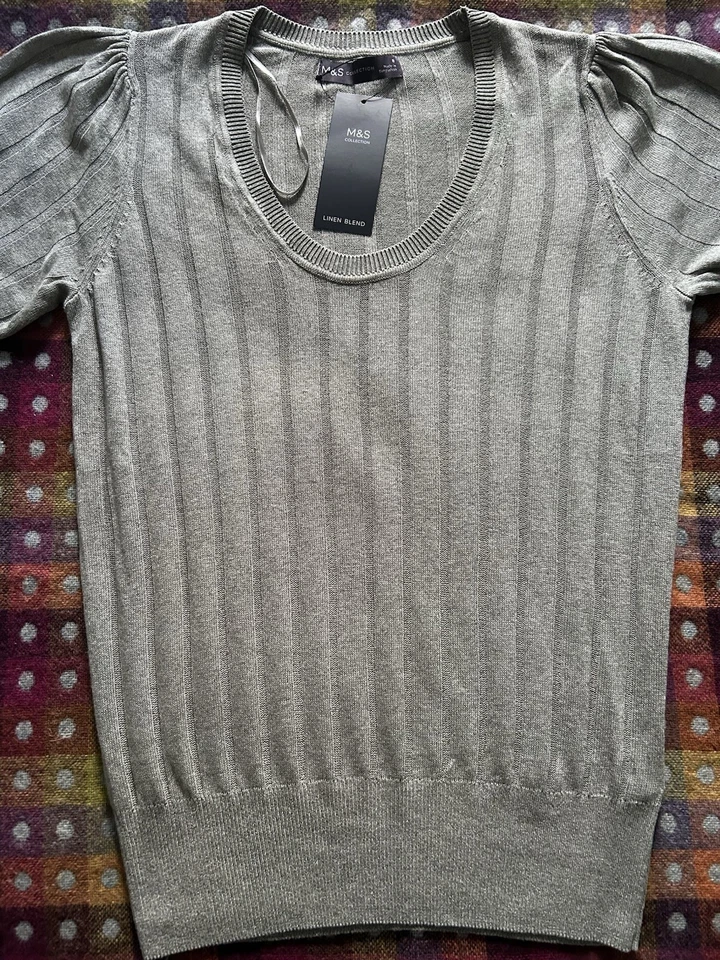 Ladies size 8 Marks and Spencer pale green linen blend jumper, new with tags - Image 3 of 4