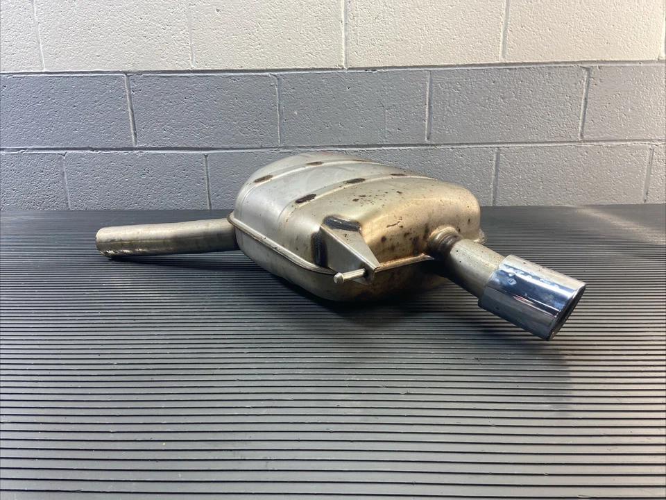 Silenciador de escape trasero derecho BMW 535i GT F07 2010-2016 con punta OEM Foto 3 de 4