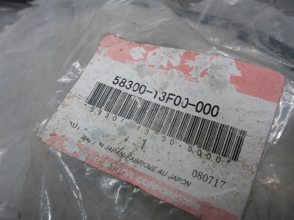 Cable acelerador NOS Suzuki 58300-13F00-000 03-10 GZ250 Foto 2 de 2