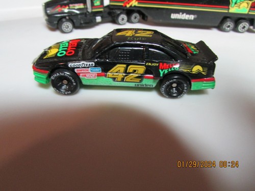 kyle Petty mello/yellonascar hauler and car, 1-64 scale, 1990 - Picture 2 of 9