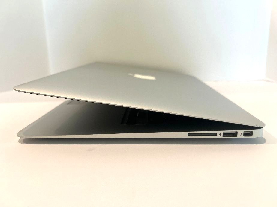 2017 Apple MacBook Air 13-inch 1.8GHz Dual-Core Intel i5, 8GB